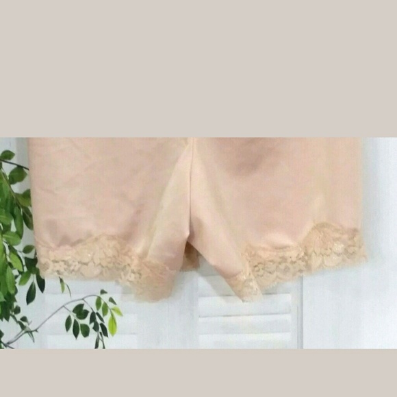 Marilyn Monroe women's size medium shapewear - Picture 3 of 5